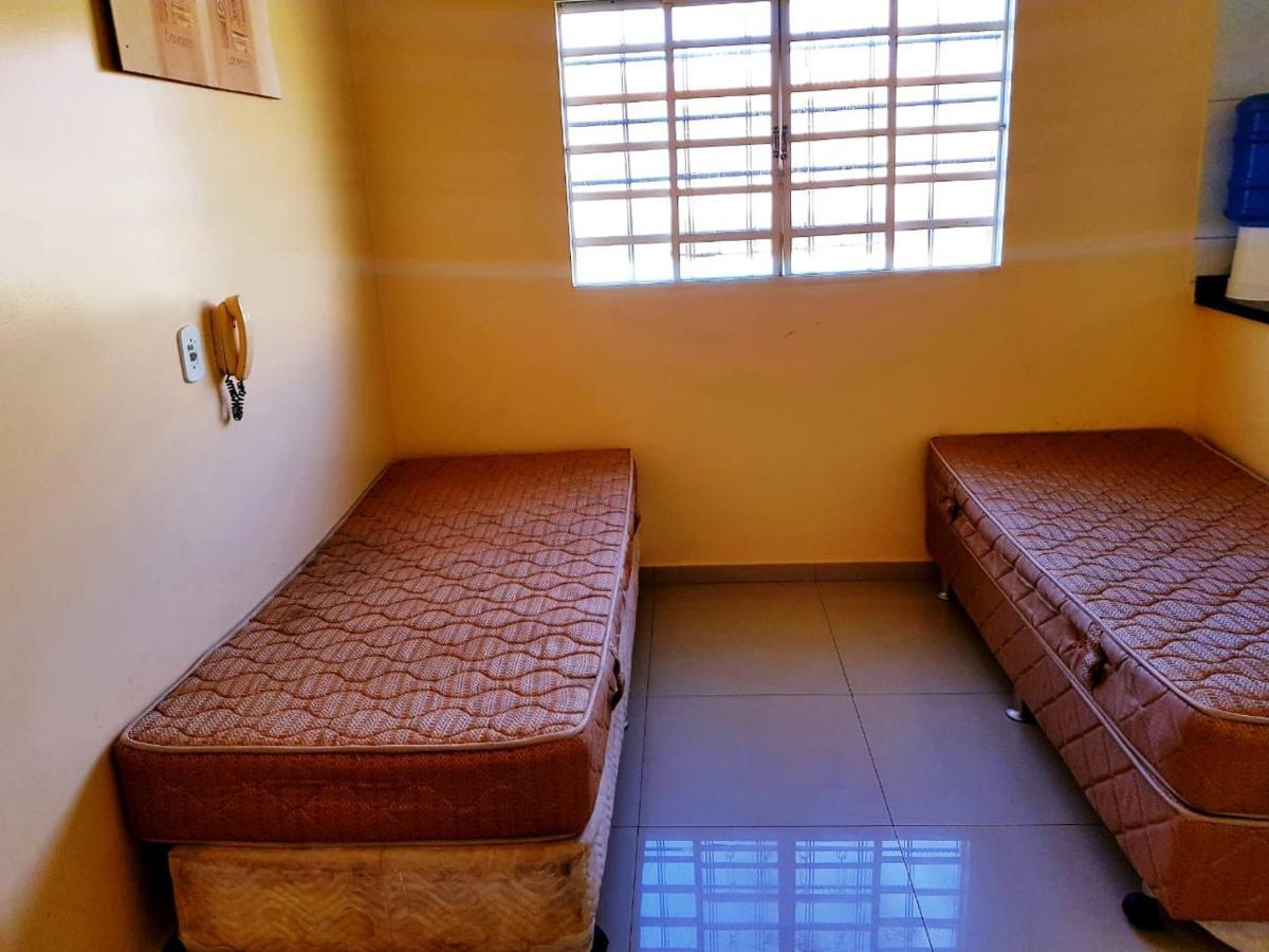 Otima Casa Caldas Novas 2 Km Do Centro Para Ate 14 Pesssoas Com Piscina Aquecida, Churrrasqueira, Wifi Εξωτερικό φωτογραφία