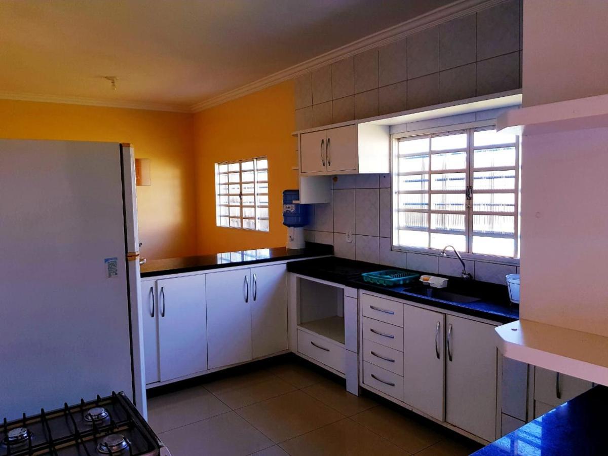 Otima Casa Caldas Novas 2 Km Do Centro Para Ate 14 Pesssoas Com Piscina Aquecida, Churrrasqueira, Wifi Εξωτερικό φωτογραφία